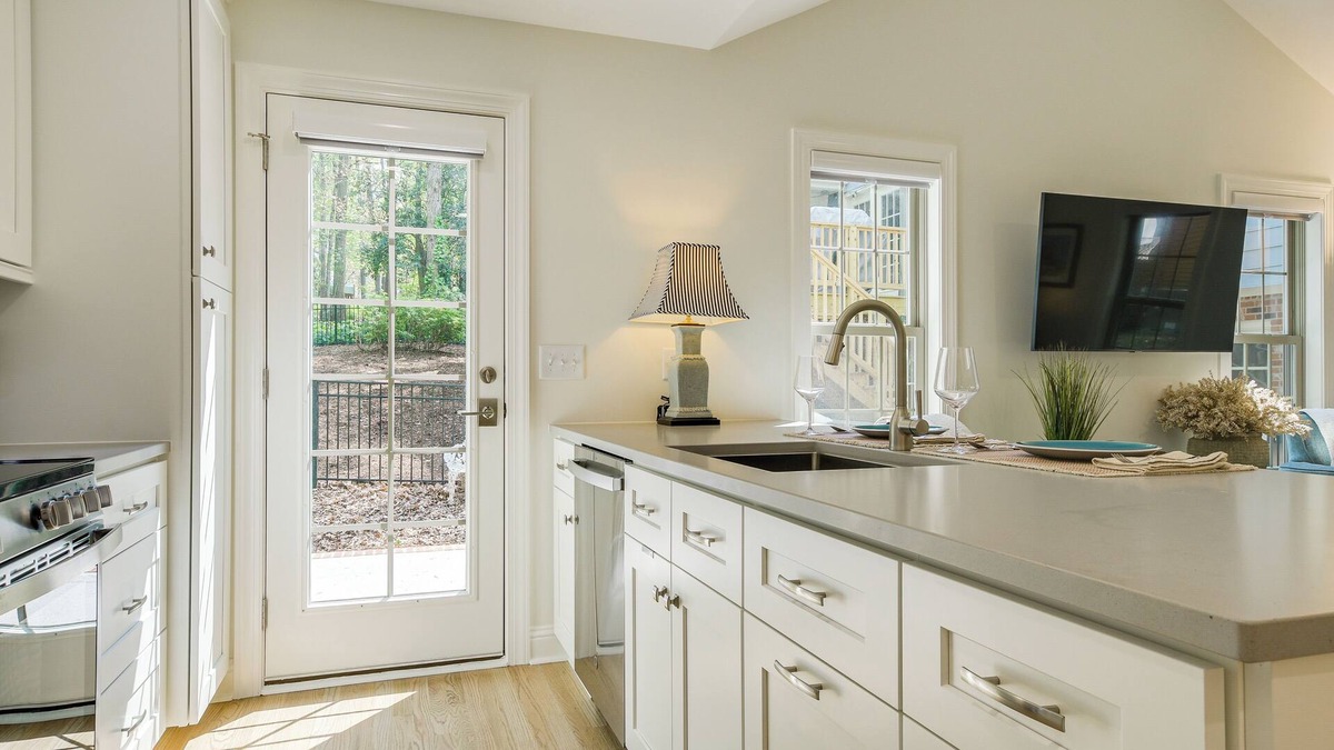 Raleigh Cottage | Beautiful Raleigh Cottage Rental: 5 Mi to Downtown