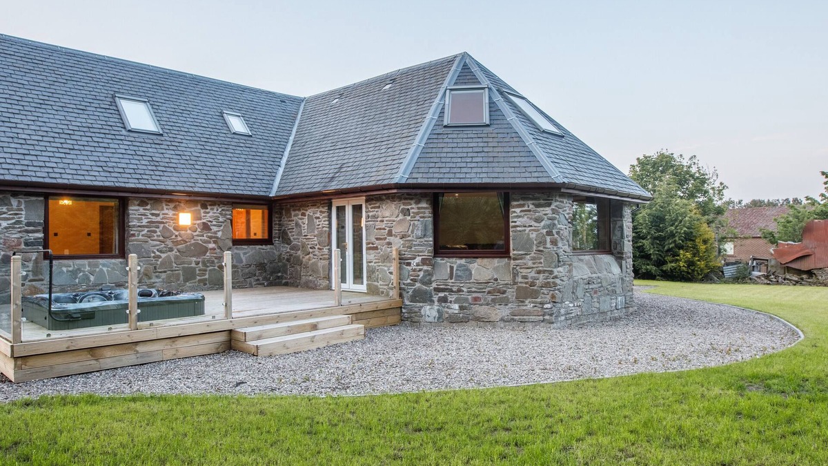 Auchterhouse House | Beautiful relaxing house in fantastic peaceful location near Dundee with hot tub