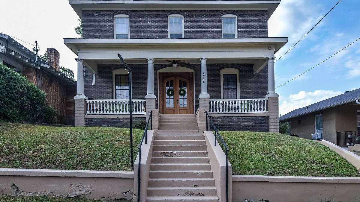 Hot Springs House | Beautiful Remodel Victorian home located in the heart of down town