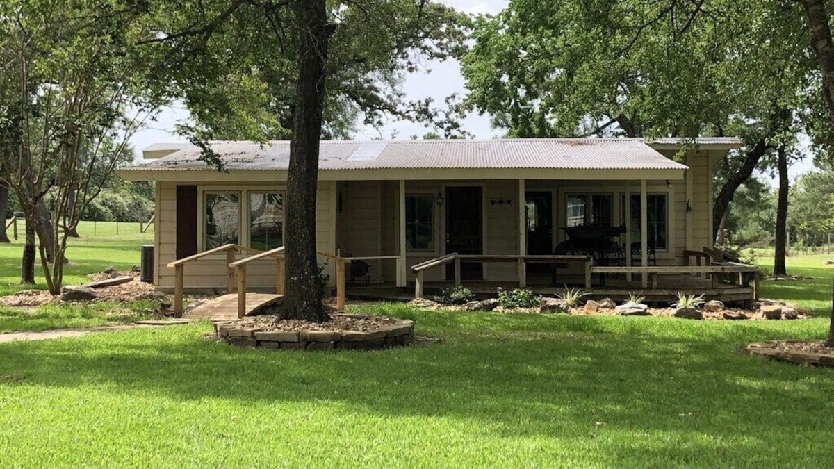Anderson Cabin | Beautiful remodeled cabin on breathtaking ranch!