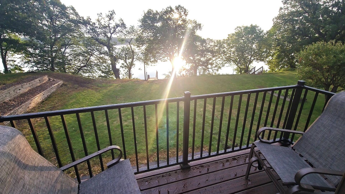 New London House | Beautiful, remodeled home on Lake Andrew. Pontoon Rental Available