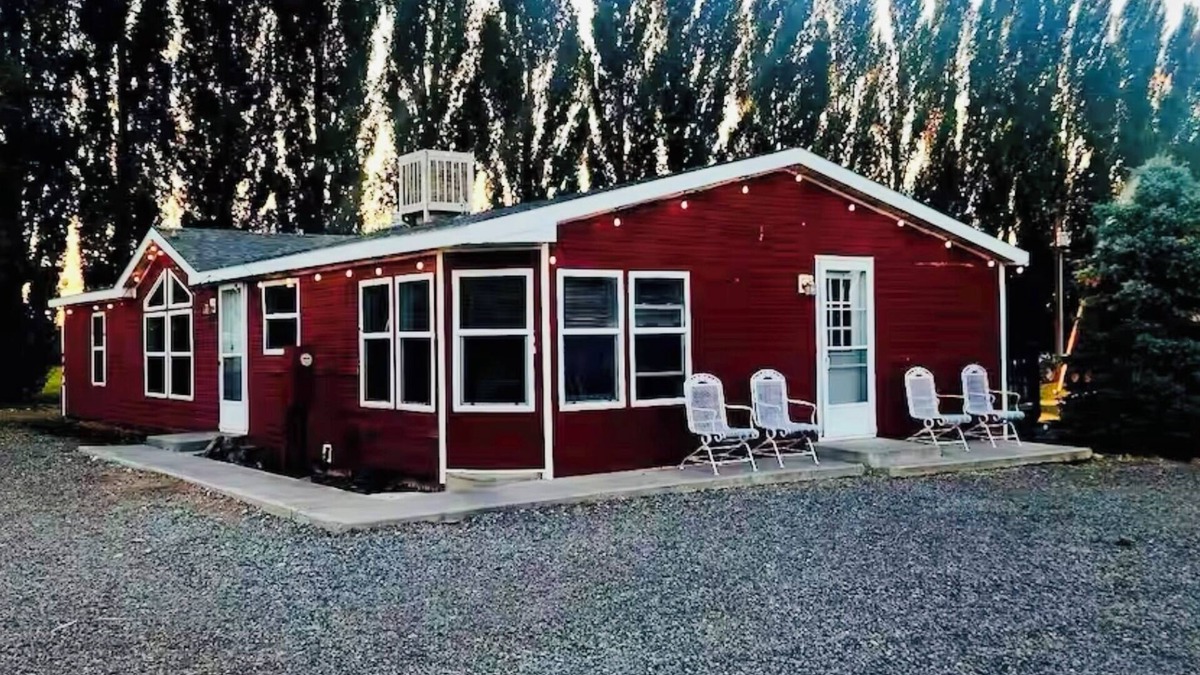 Lazear House | Beautiful Remote House in Olathe apart of Wedding Venue Location