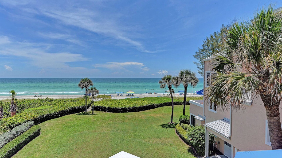 Longboat Key Condo | Beautiful, renovated Gulf Front at Sand Cay with private beach on Longboat