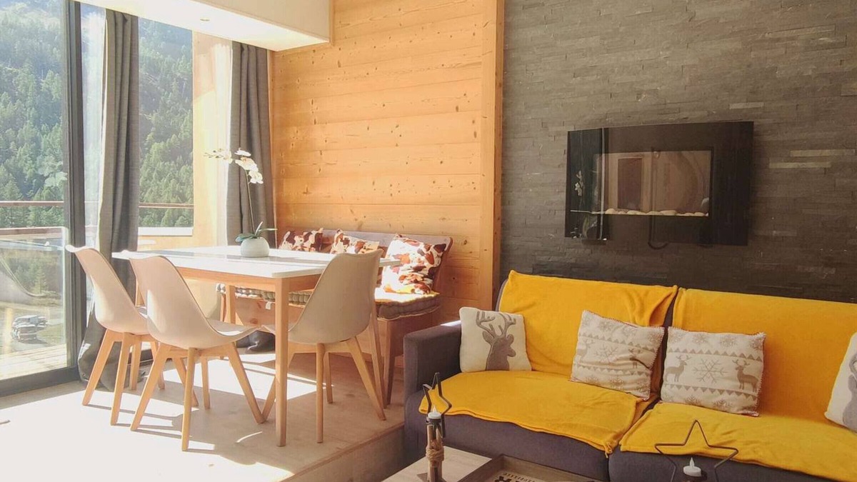 Isola Apartment | Beautiful Renovated Apartment at the Foot of the Slopes in Isola 2000