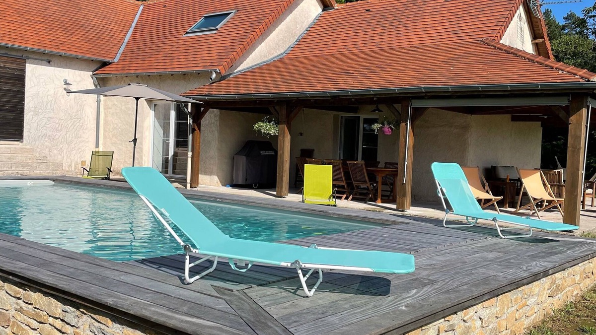 Beynat House | Beautiful renovated barn with private heated swimming pool 9mx4m, view over the valley