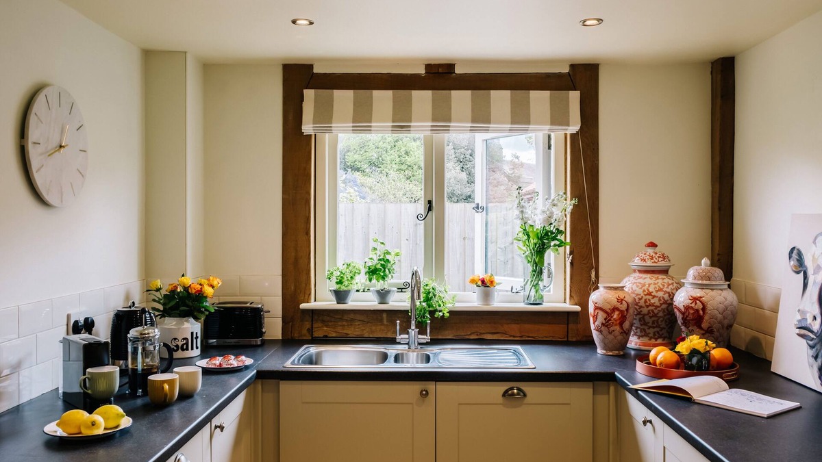 Eye House | Beautiful Renovated Barn - Sleeps 4 in two bedrooms