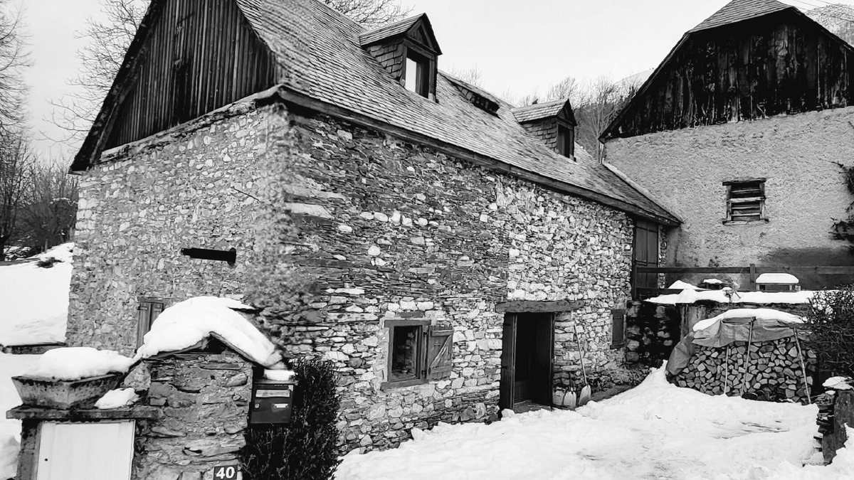 Estarvielle House | Beautiful renovated barn for 10 people. Close to ski resorts.