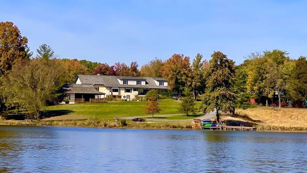Wright City House | Beautiful resort-like property in rural Missouri on 185 acres