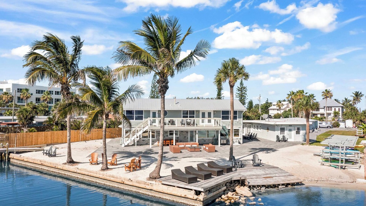 Orlando Beach House | Beautiful Riverfront Resort W/Steps from Private Beach Access & Perfect Setting for Events
