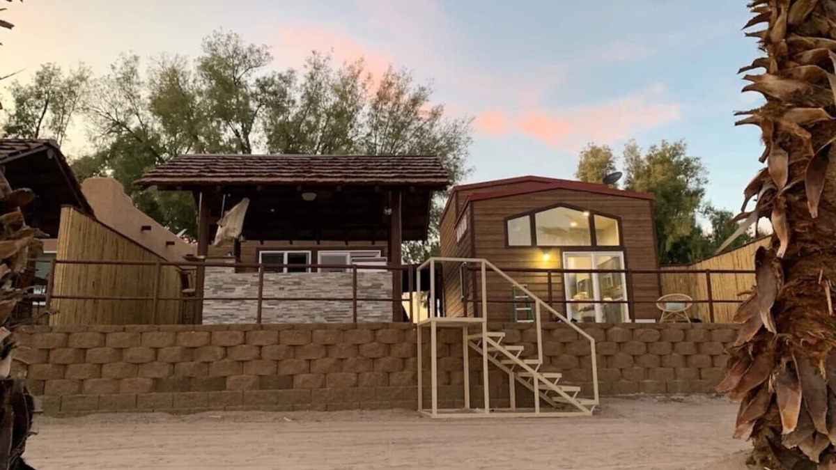 Parker Dam House | Beautiful Riverfront Beach Villa 12