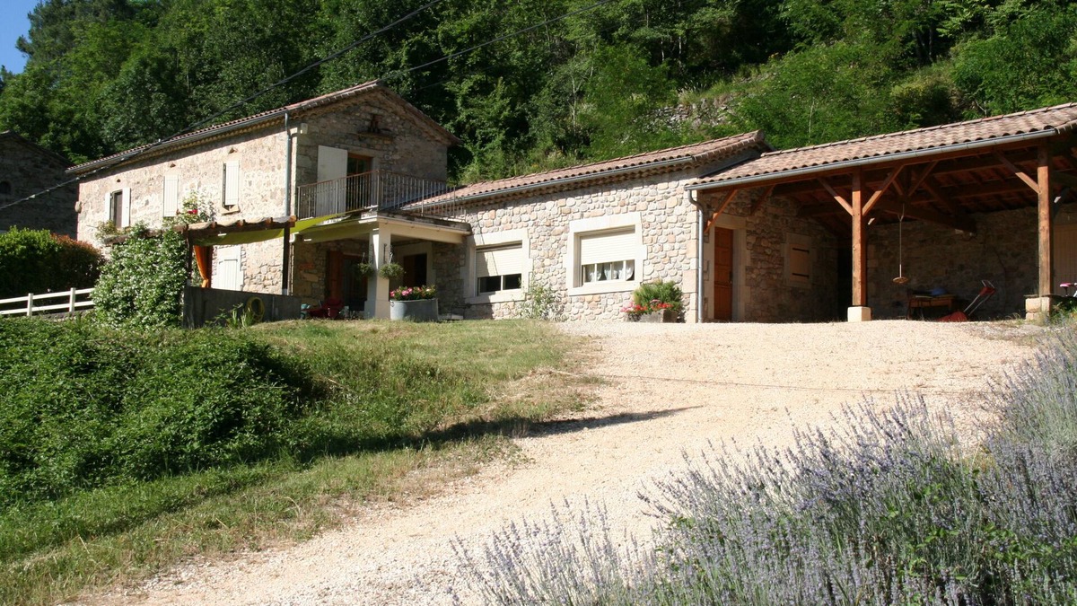 Les Salelles House | Beautiful riverside farmhouse in Southern Ardèche
