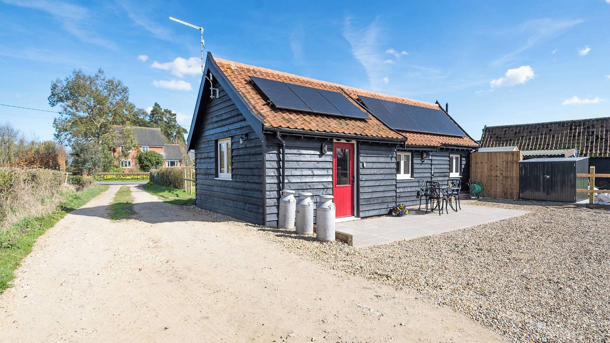 Diss Cottage | Beautiful romantic converted barn located in a quiet setting.
