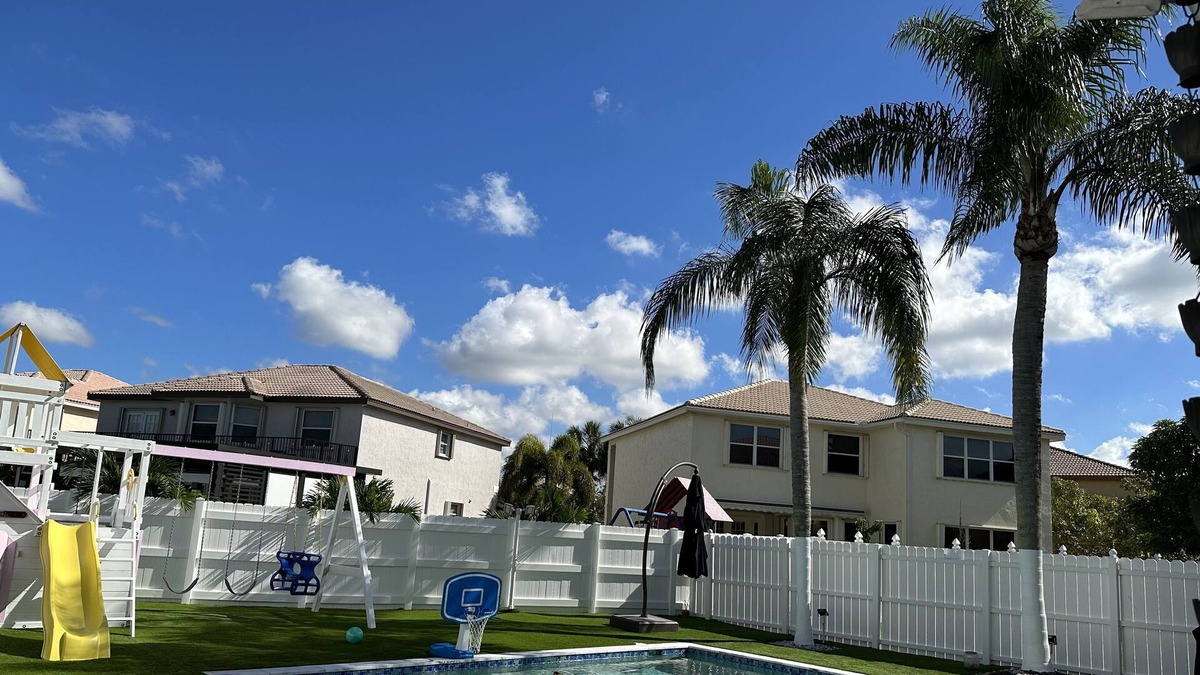 SilverLakes House | Beautiful room in rent, is located on a luxury house with pool and kids park