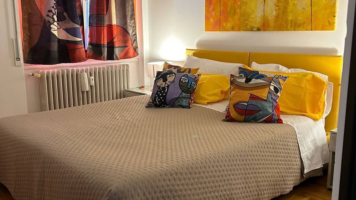 Garegnano House | Beautiful rooms in apartment with shared bathroom and kitchen use