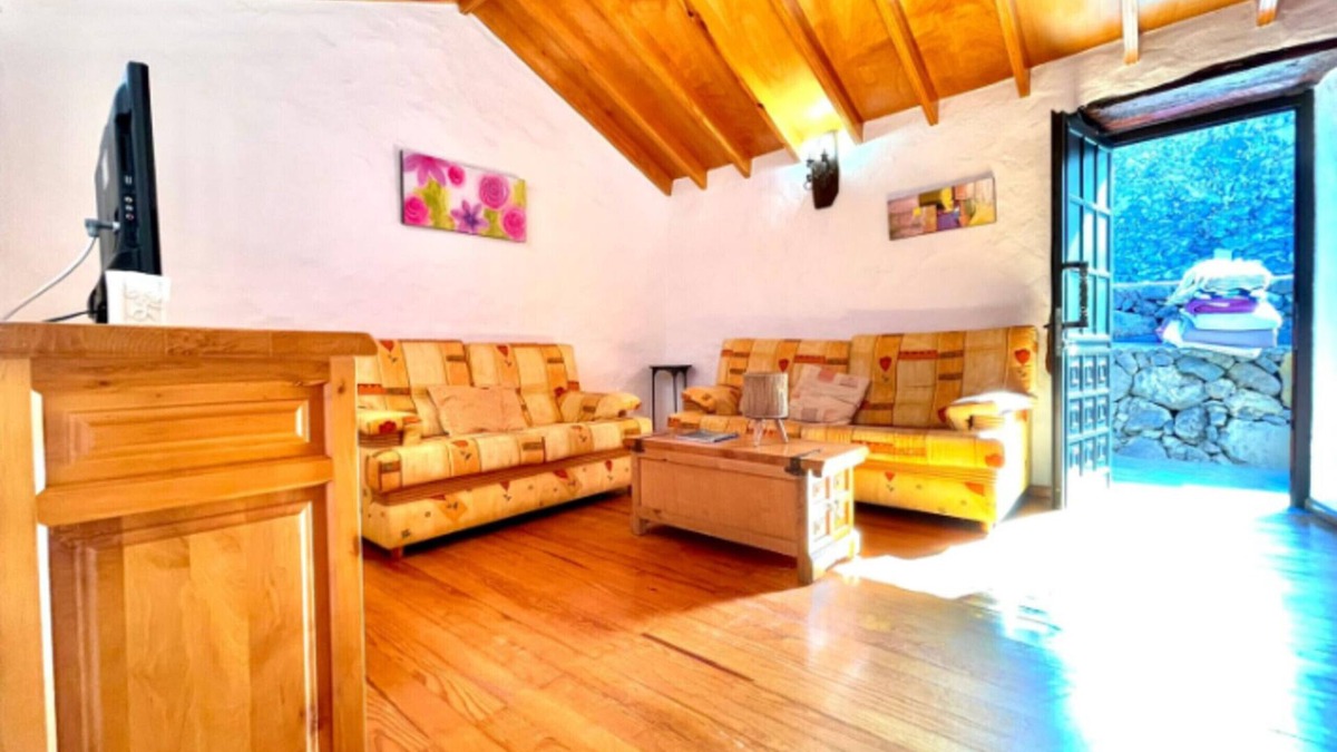 Isora Cottage | Beautiful rural house in the town of Los Llanillos with divine views
