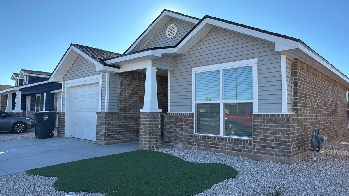 Odessa House | Beautiful, Safe, and Cozy 3-Bedroom Home in North Odessa: The Paris Escape