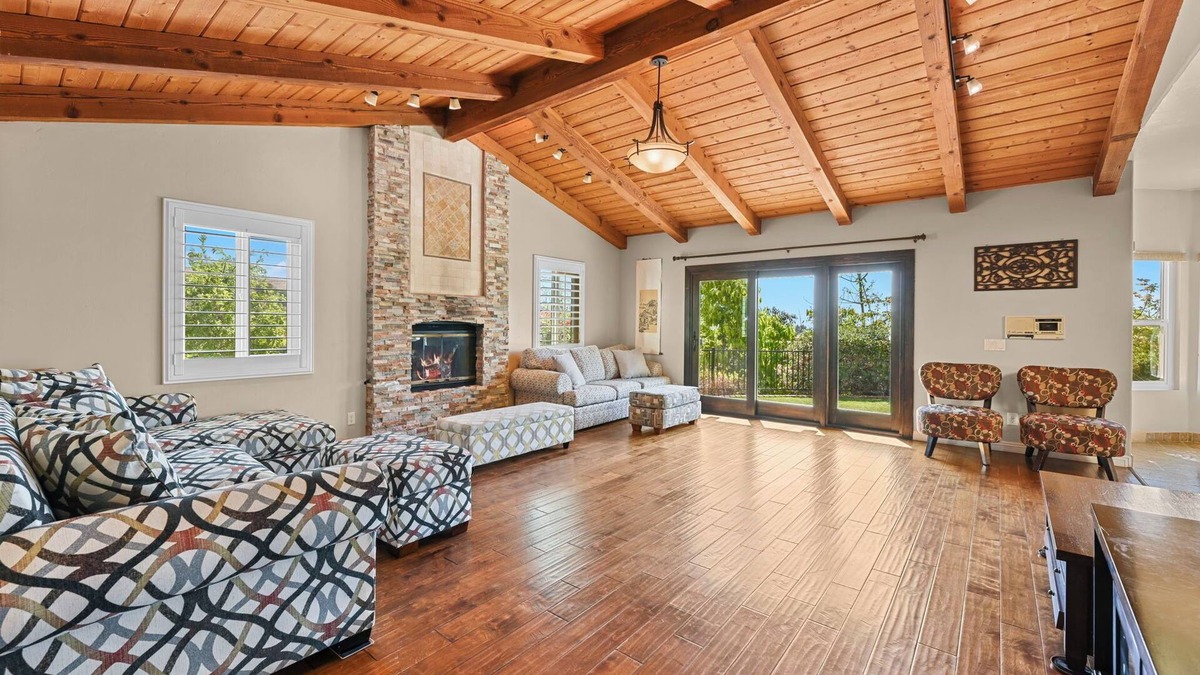 Fallbrook House | Beautiful San Diego (Fallbrook) Retreat on 2+ Acres with Amazing Mountain View