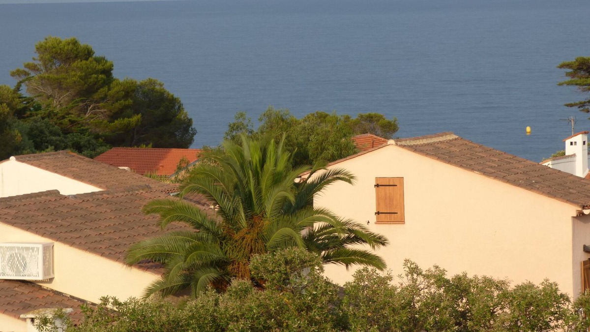 Saint-Aygulf Apartment | Beautiful Sea View – Terrace (Loggia) – 300 m from the Beach – Near Shops Wi-Fi