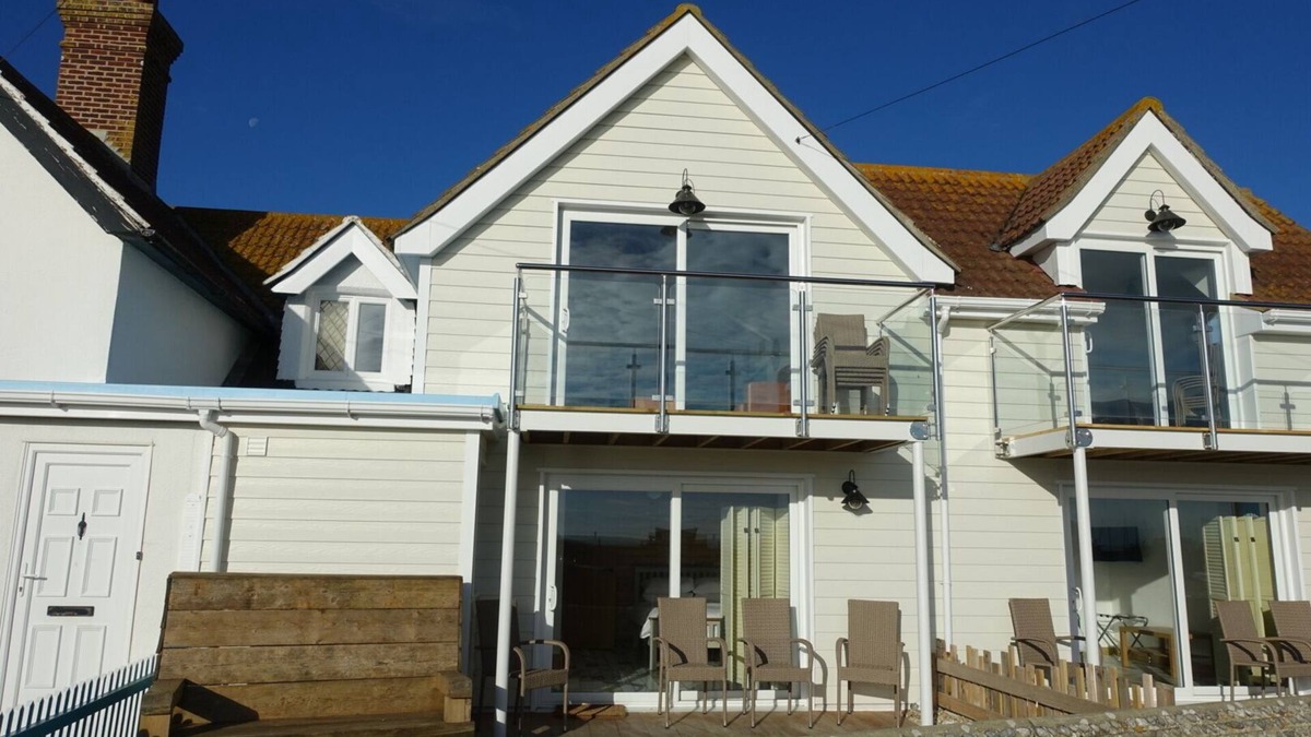 Selsey House | Beautiful Seafront Beach House