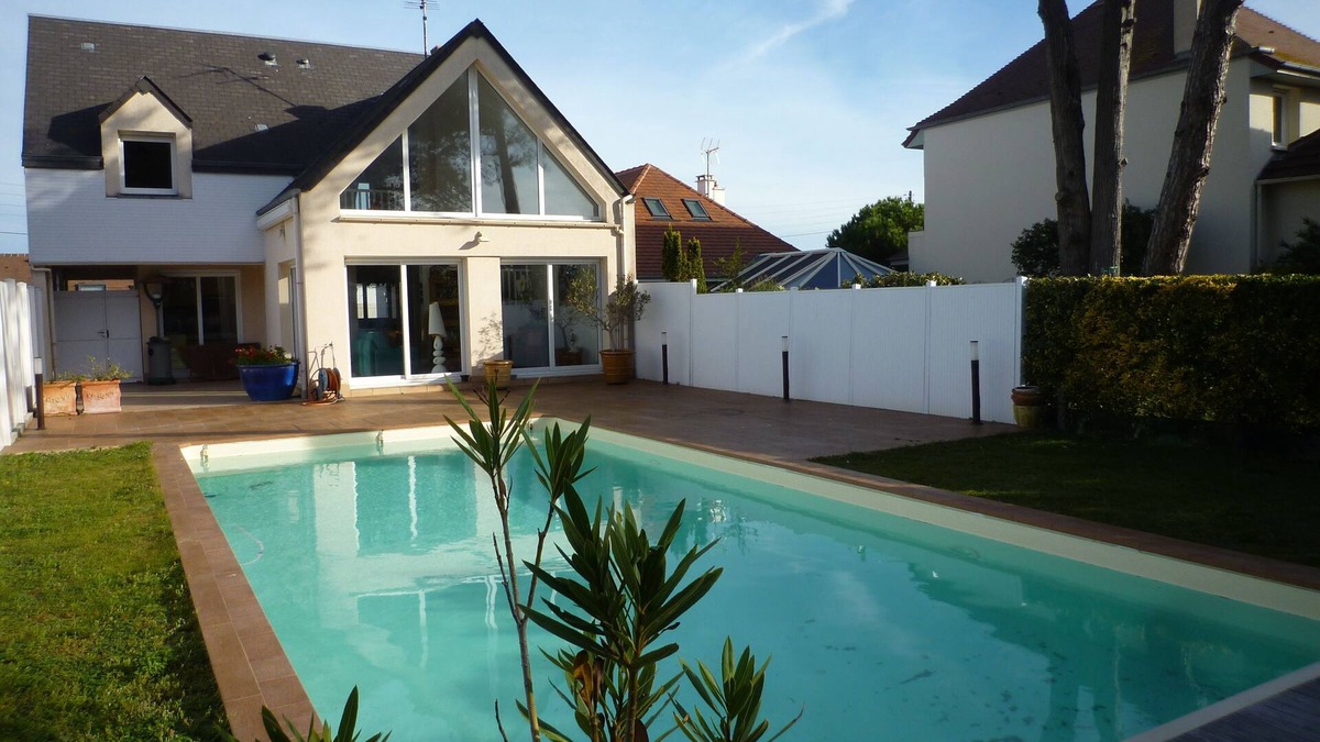 Ouistreham Villa | Beautiful seaside vacation home with private pool