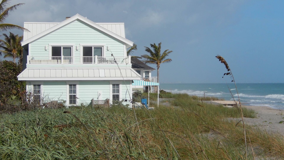 Hobe Sound House | Beautiful Secluded Beach House on prestigious Jupiter Island.n30 Day Minimum
