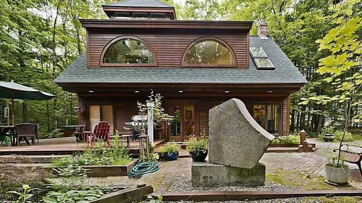 South Casco House | Beautiful Secluded Retreat With Many Amenities