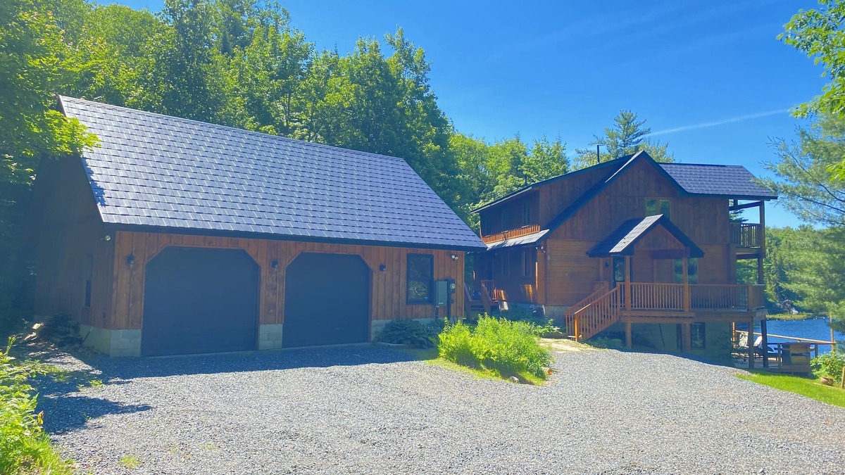 Seguin House | Beautiful serene lake house sitting on 40 acres in North Muskoka
