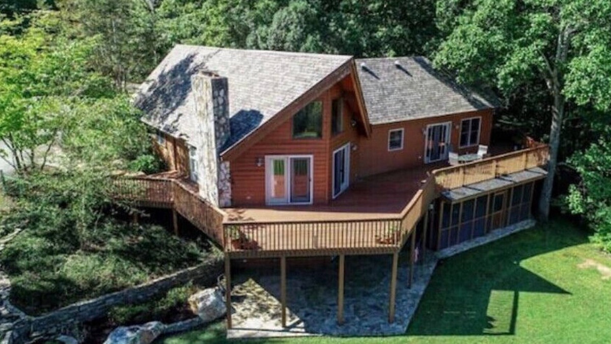 Pinnacle House | Beautiful serene lake house in the foothills, great for couples or families.