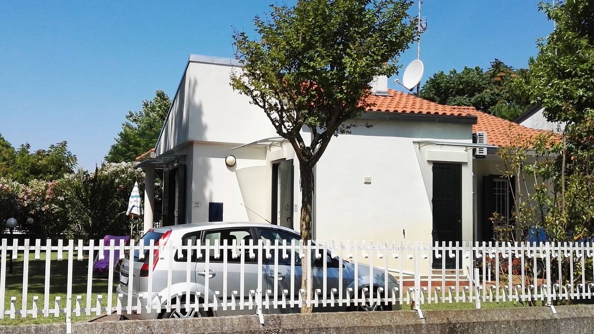 Lido delle Nazioni Villa | Beautiful single storey villa with 3 bedrooms, two bathrooms and private garden