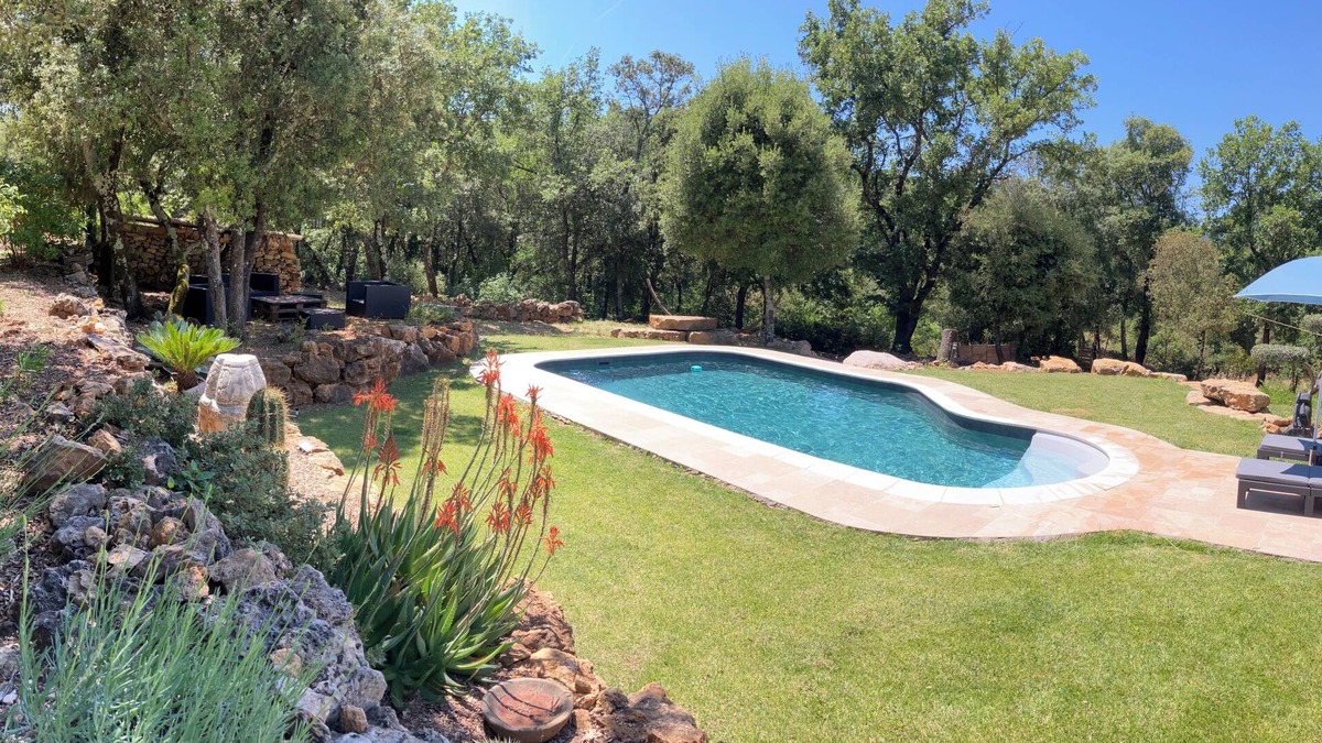 Neoules Villa | Beautiful single-storey villa, swimming pool and jacuzzi, in a peaceful natural setting