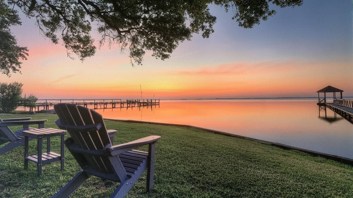 Currituck County House | Beautiful Soundfront Home with Currituck Lighthouse View