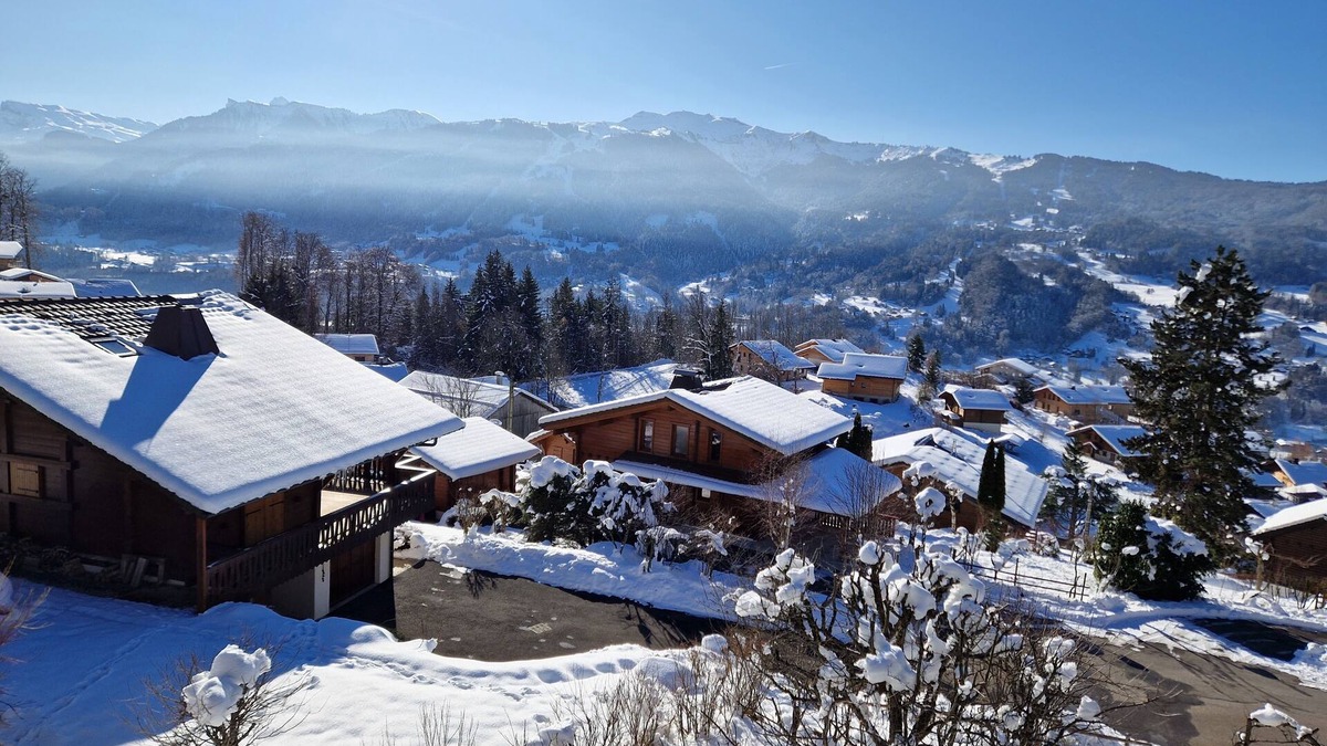 Verchaix Apartment | Beautiful south-facing apartment 68m2 facing the mountains with view of the Grand Massif