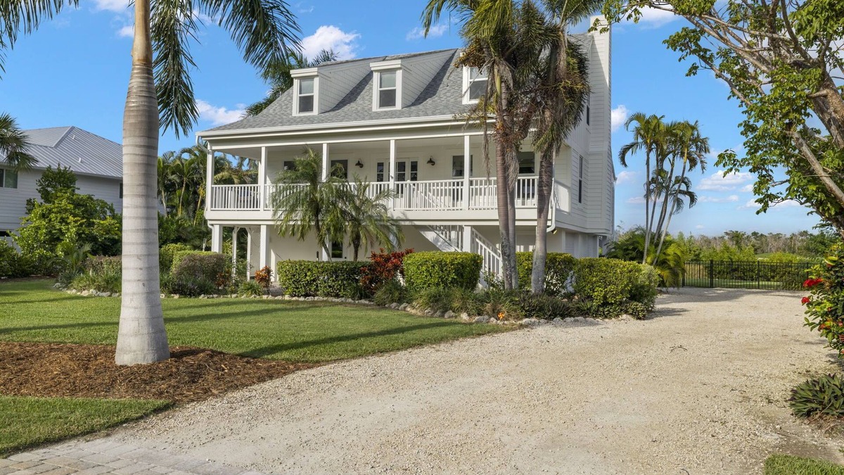 The Dunes House | Beautiful Southern Charmer home overlooking the Dunes Golf Course and Wildlife pond