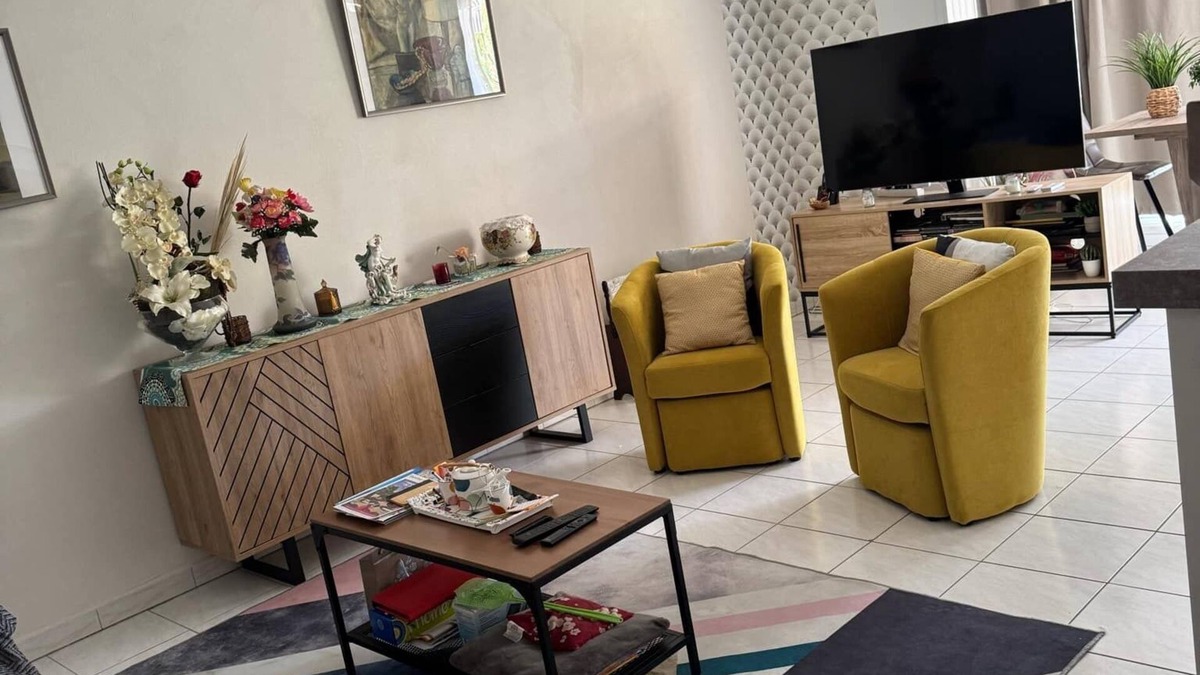 Les Sablettes Apartment | Beautiful, spacious garden apartment. 800m from the beach.