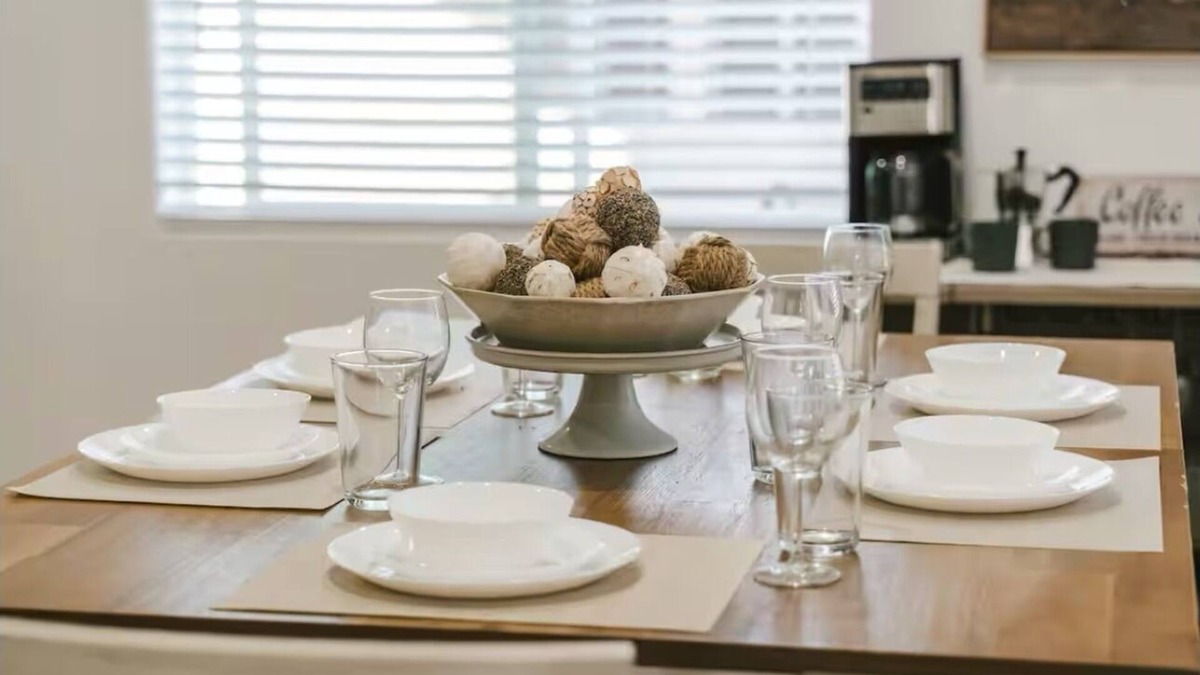 East Los Angeles Apartment | Beautiful Spacious Apartment Near Downtown LA