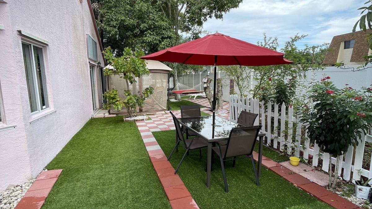 North Lauderdale House | Beautiful & spacious Backyard for gatherings and events in North Lauderdale!