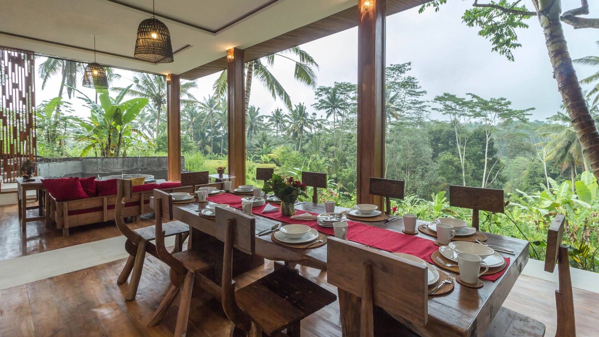 Sambahan Villa | Beautiful, spacious private villa w/private infinity pool, full kitchen, & bar!