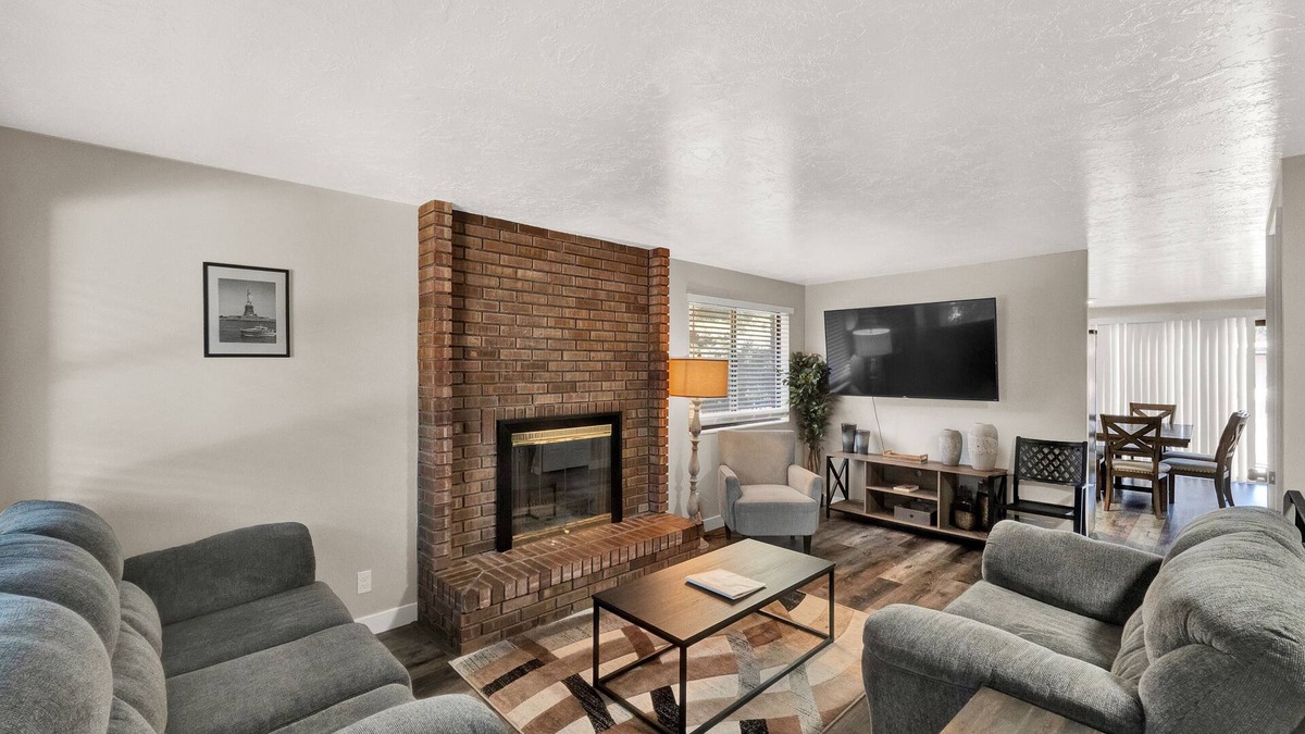 Canyon Rim House | Beautiful spacious twin home w/backyard in great SLC location!