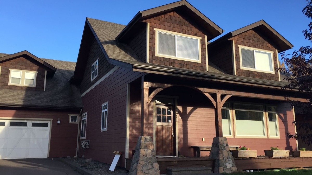 Smithers House | Beautiful Spacious 4 Bedroom Home, Ideal for Fishing and Outdoor Enthusiasts.