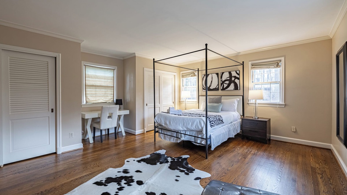 Bethesda House | Beautiful Spacious Entire House in Bethesda, Prime Location 7-Bedrooms
