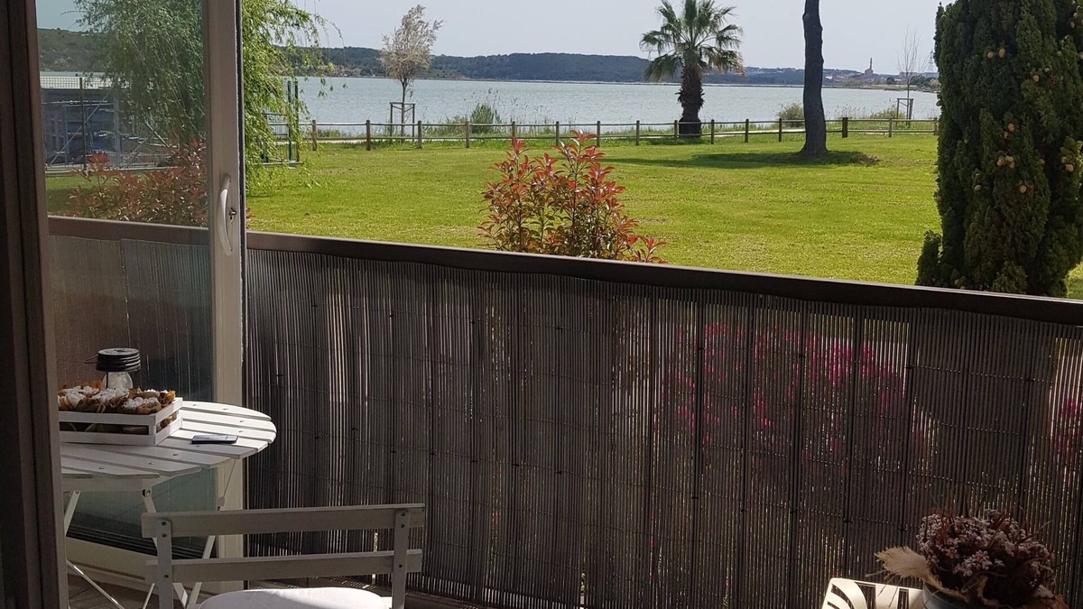 Fos-sur-Mer Apartment | BEAUTIFUL, spacious 70 M2 T3 APARTMENT for 4 people with lake view