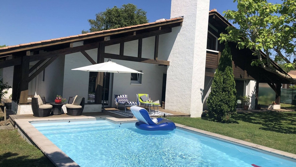 Mezos House | Beautiful, spacious house with pool, between the forest and the beach.