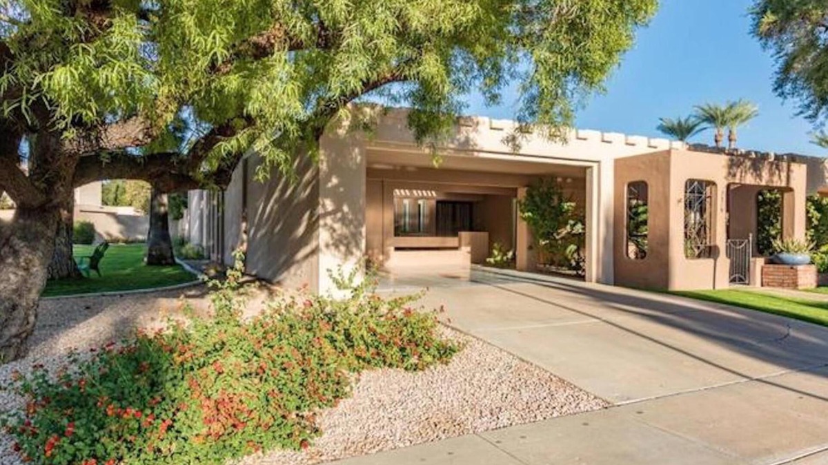 Sands Scottsdale Townhouse One House | Beautiful, Spacious, Scottsdale- Steps from Pool! Self Check-In!