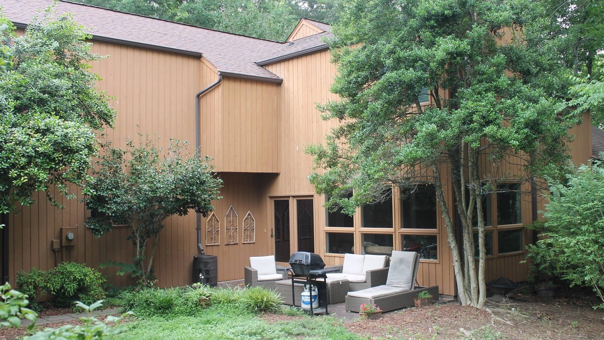 High Point House | Beautiful, Spacious 5 Bedrm Home!