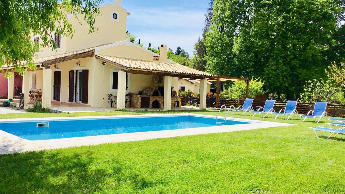 Agios Ioannis Villa | Beautiful Spacious Villa, Heated Private Pool Near to great beaches & Corfu Town