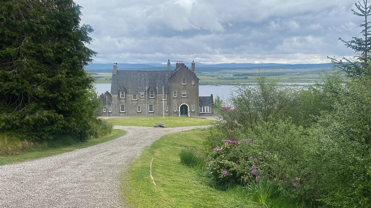 Lairg House | Beautiful Sporting Lodge on Rural Estate overlooking Loch and Deer park
