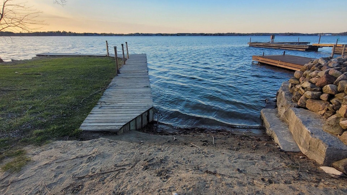 Howe Island Cottage | Beautiful St Lawrence waterfront cottage