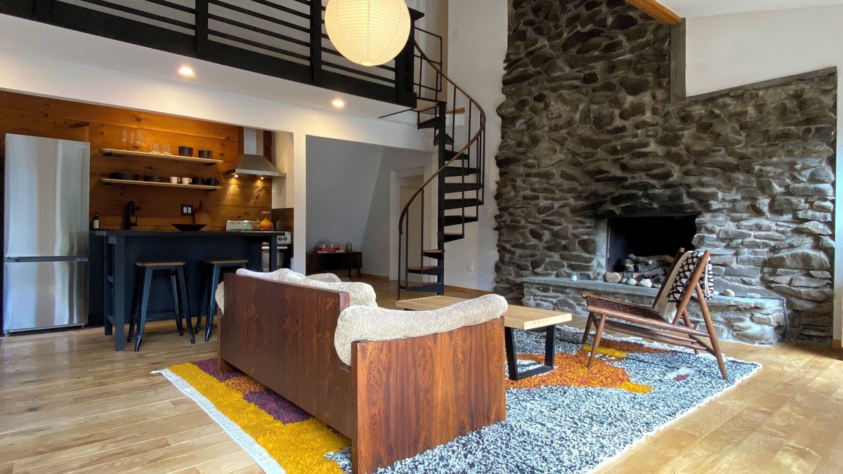 Kerhonkson Cottage | Beautiful stream side cottage in the woods