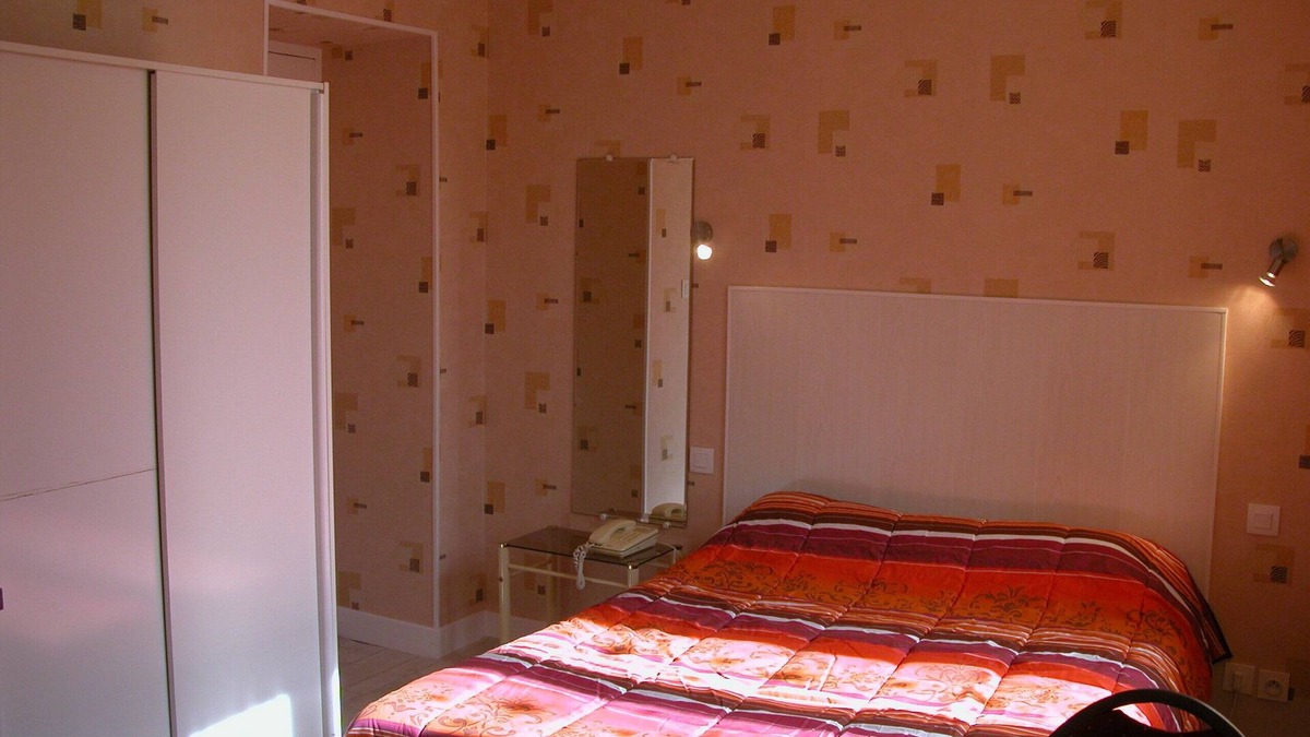 Neris-les-Bains Apartment | beautiful studio quiet