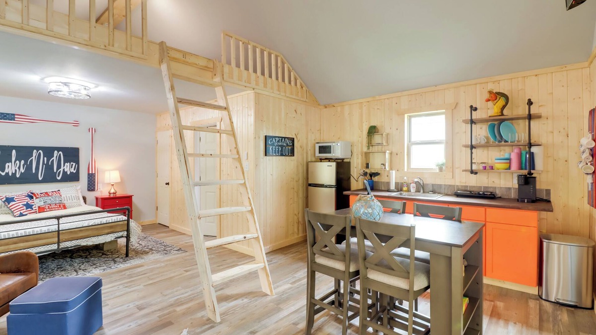 Higden Apartment | Beautiful Studio Cabin Near Greers Ferry Lake!